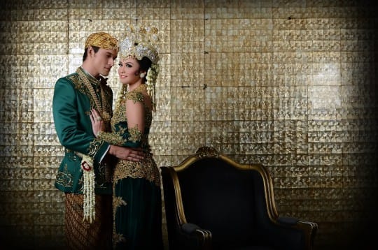 Baju kebaya pengantin anggun dan modern