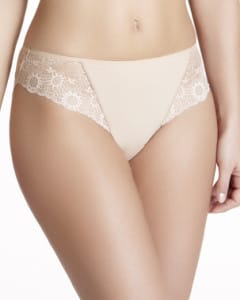 Celana wanita dalam model Caressence