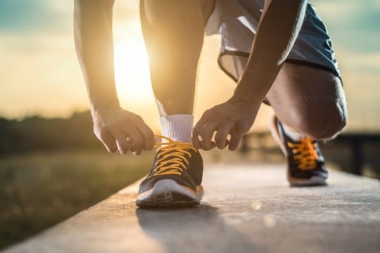 Joging di waktu sore atau pagi akan sangat membantu mengecilkan perut&copy; ivanko80/fotolia.com