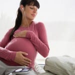 Ibu hamil mendengarkan musik klasik