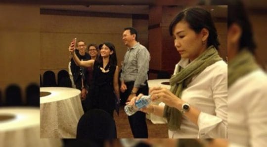 Biarkan dia lepas, jangan terlalu mudah cemburu.