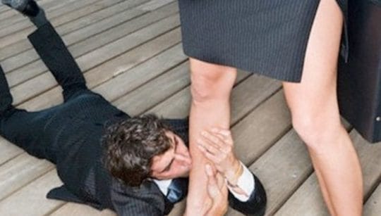 Tidak selamanya kamu haru menuruti permintaan dia.